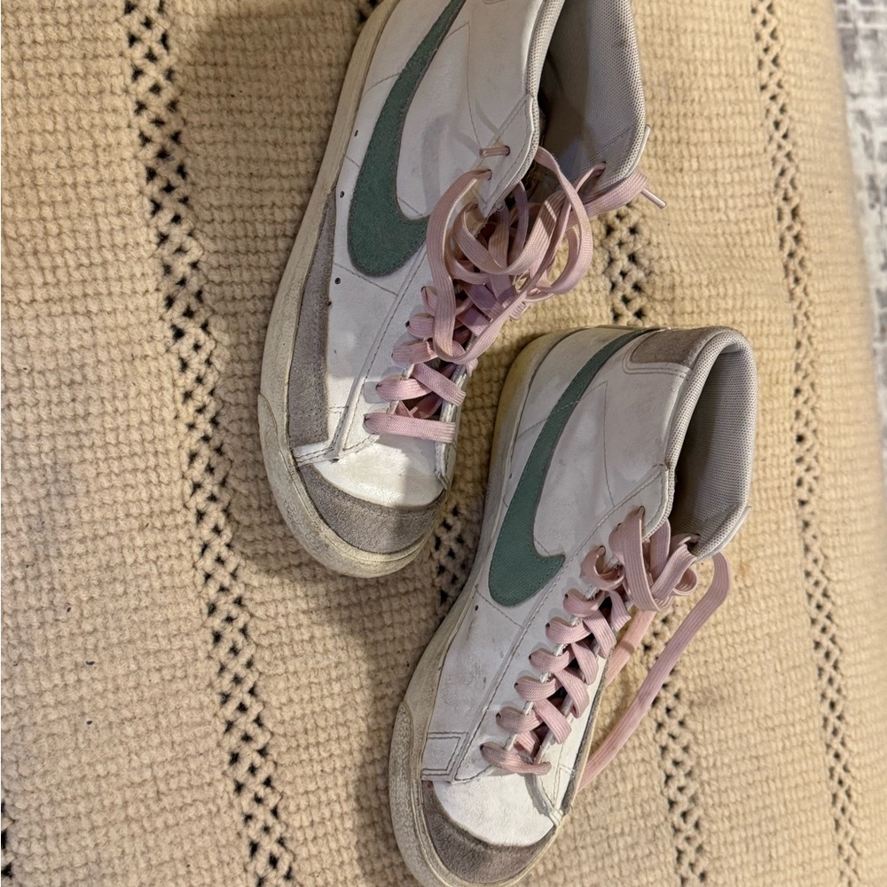 Nike Women's White and Green Sneakers with Pink Laces